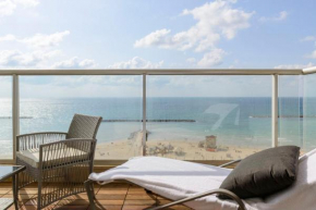 Luxury apartments first line to the beach